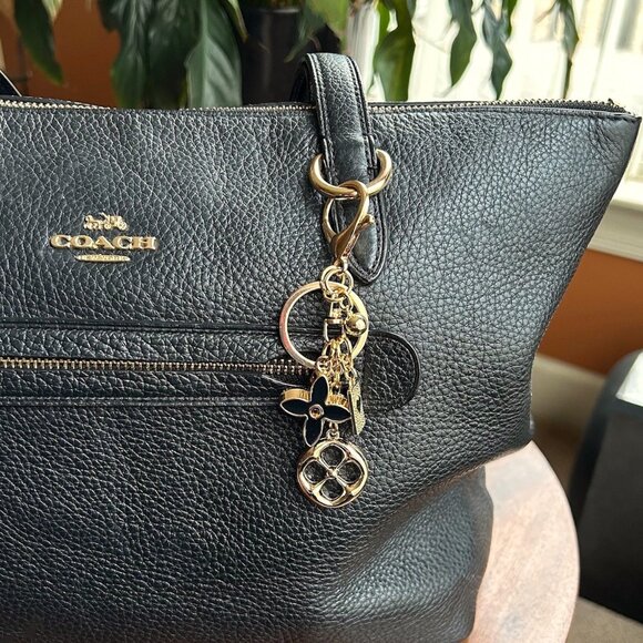 New GOLD CLOVER Bag Charm Black and Gold Tone - Picture 2 of 7